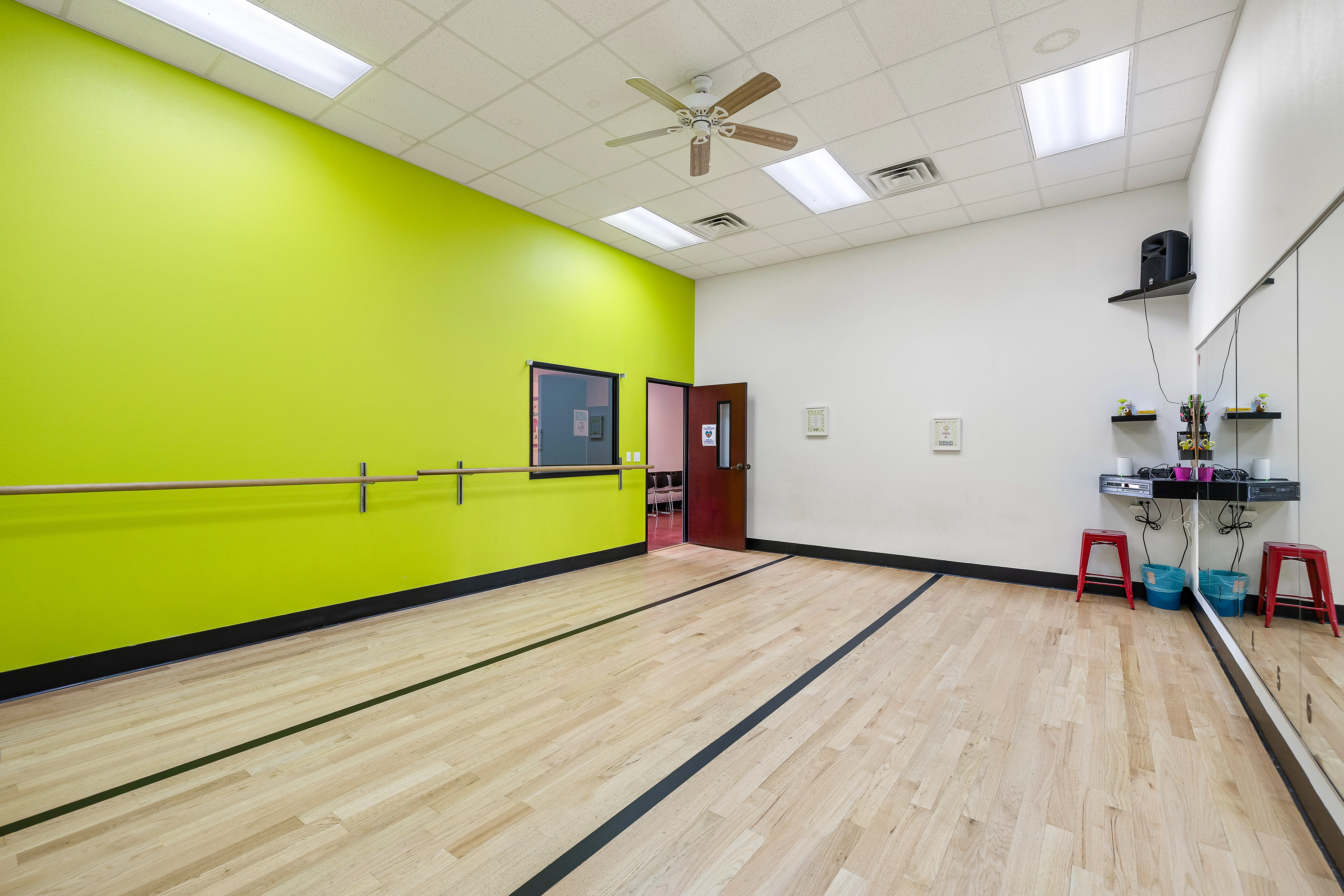 Studio 3 (Small)